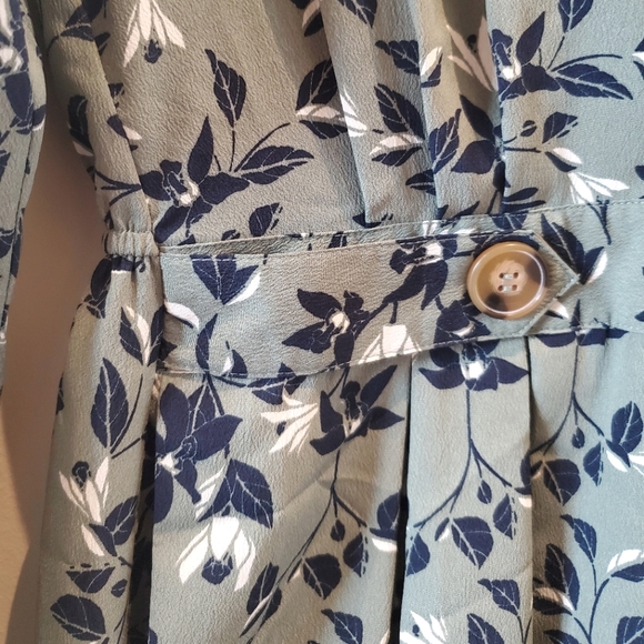 Vero Moda Viola Green Floral Print Blouse with Buttons (Small) - Picture 10 of 11